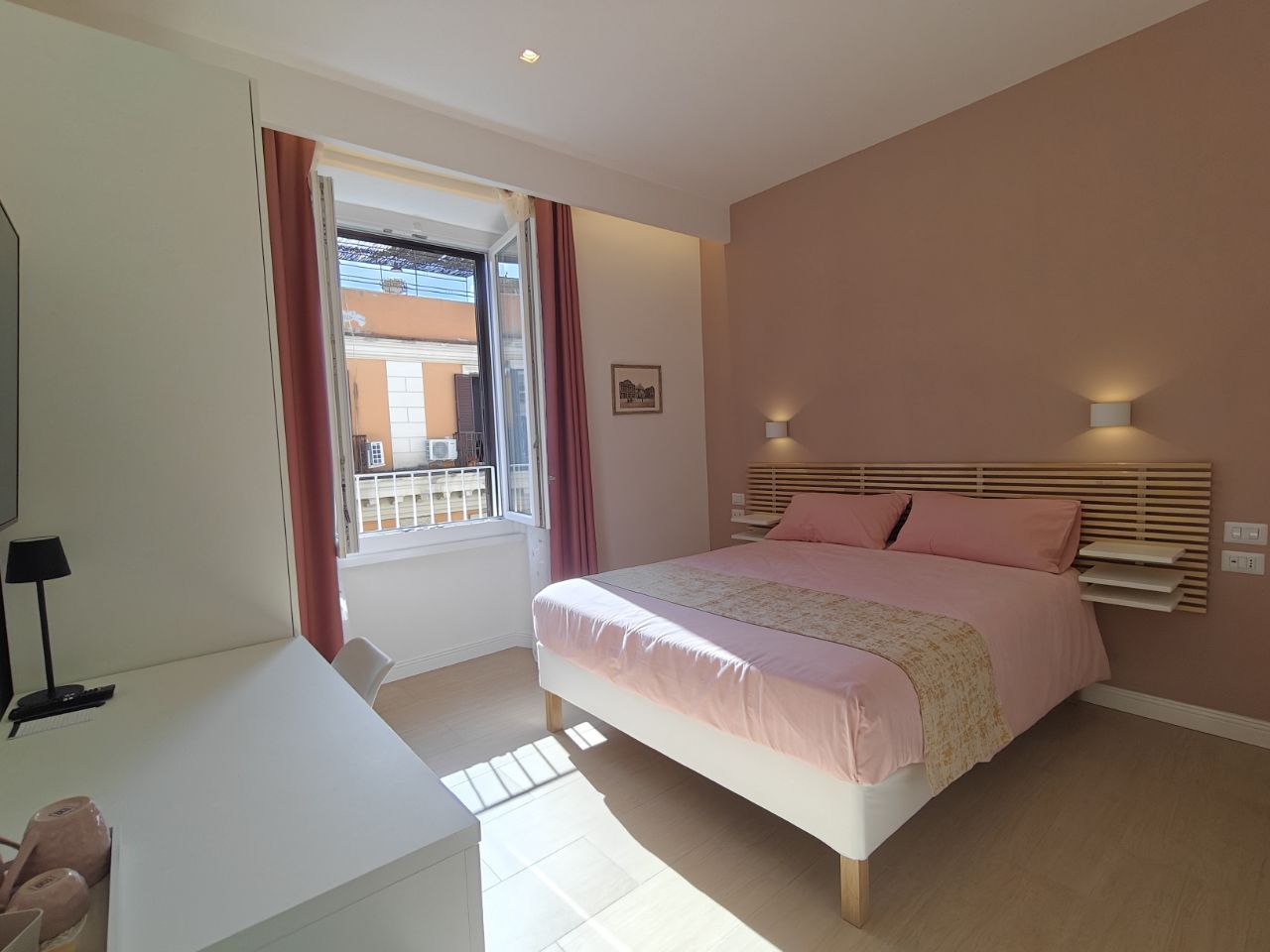 Camera Pink Room romantica e luminosa a Roma